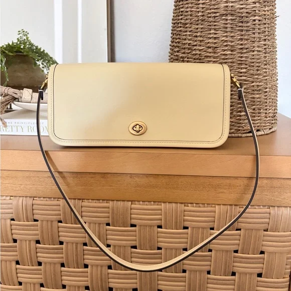 Coach Dinky Shoulder Bag in Moonlight - Picture 4 of 13